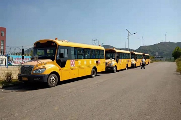 4小時(shí)工作制，雙休寒暑假，校車(chē)駕駛員等你來(lái)